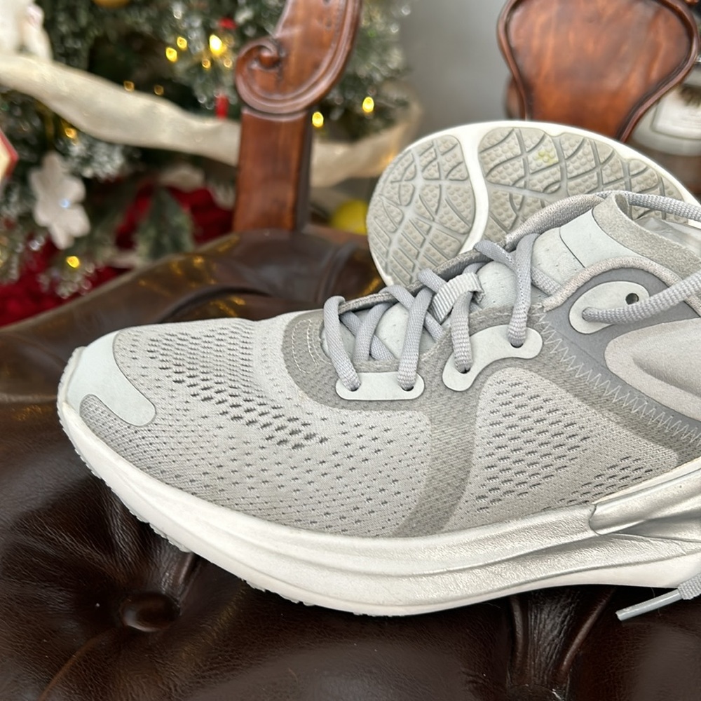 Lululemon Blissfeel Running Shoe. Size 6.5 Silverdrop/Alpine white